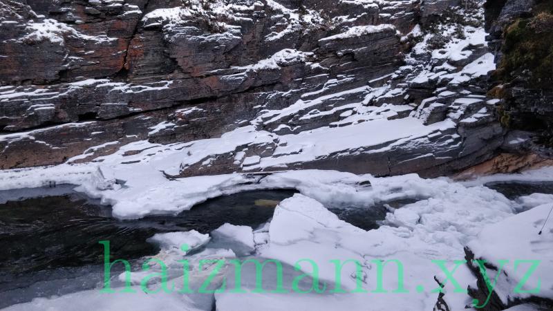 Ice_River_in_Canyon.jpg